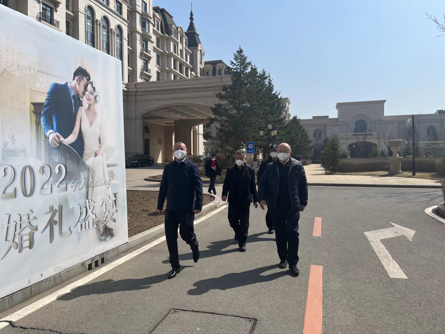 12.統戰部領導到酒店公司視察外省醫療團隊駐點服務工作.jpg